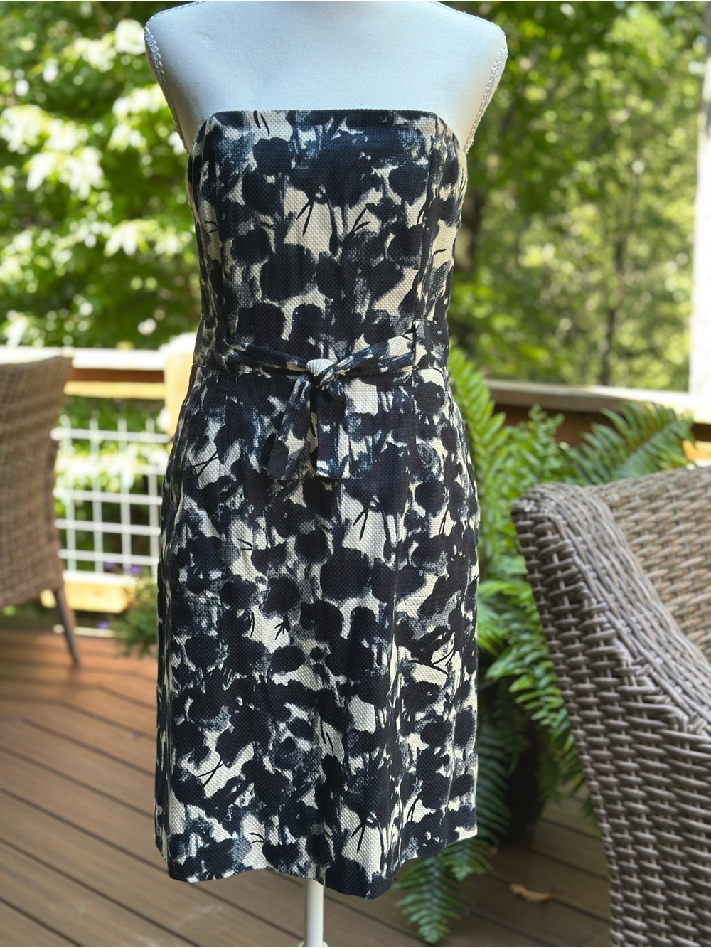 Banana Republic Strapless Dress Size 6 Navy Blue & Ivory Floral Tie Waist Sheath